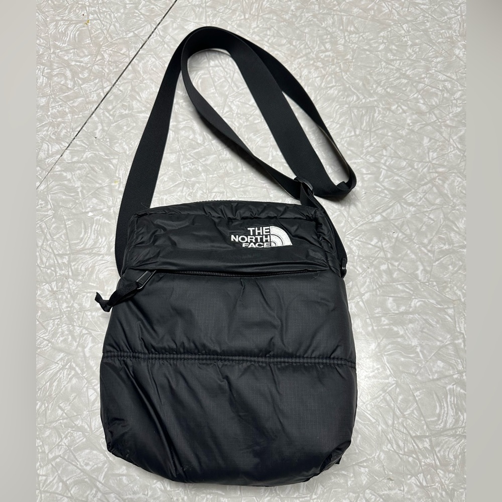 The North Face Black Crossbody Water Resistant Bag (never been used)